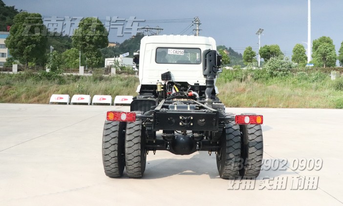 东风天锦底盘,四驱越野卡车,自卸汽车底盘,4米5轴距卡车