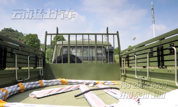 东风越野卡车,双排卡车销售,3.5吨越野卡车,EQ2102运兵车,东风四驱六驱卡车,东风卡车出口