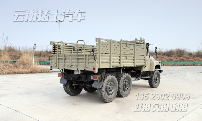 EQ240,东风六驱越野卡车,6*6长头运兵车,长鼻子卡车,出口越野载货车